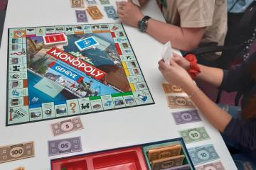 Jeux de société à la Maison de l'Autonomie avec toujours le fameux Monopoly spécial Genève.